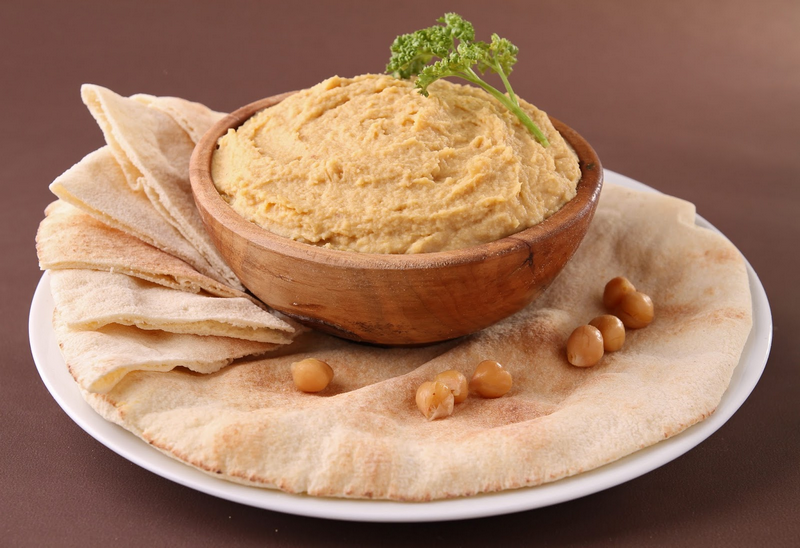 Kuboos và Hummus