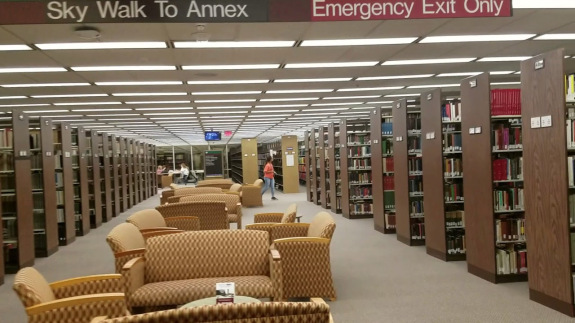 khung cảnh thư viện trường Taxes A&M