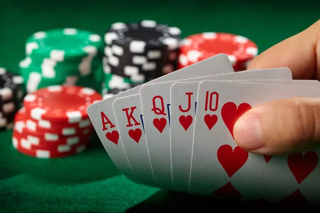 Trong hướng dẫn chơi Poker, khả năng đọc hiểu tình huống và ngôn ngữ cơ bản là rất quan trọng.