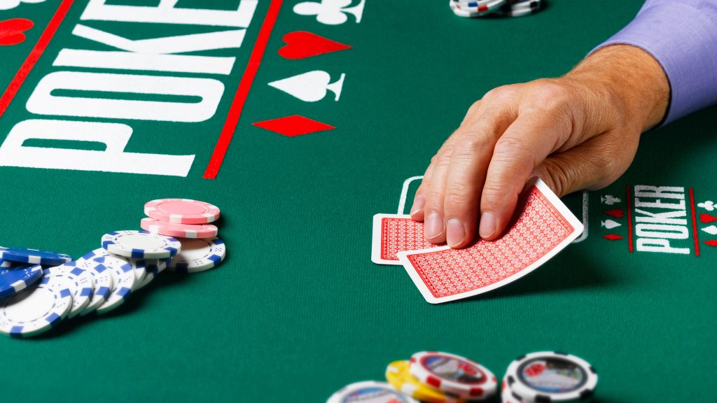 Trò chơi Poker bao gồm nhiều vòng đấu và mỗi vòng có cách chơi và quy tắc khác nhau.
